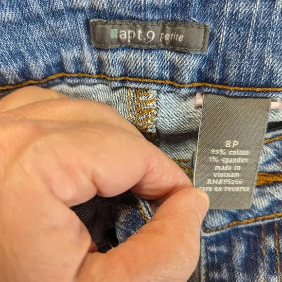 Apt. 9 Jean Capris - 8 Petite - Picture 3 of 4